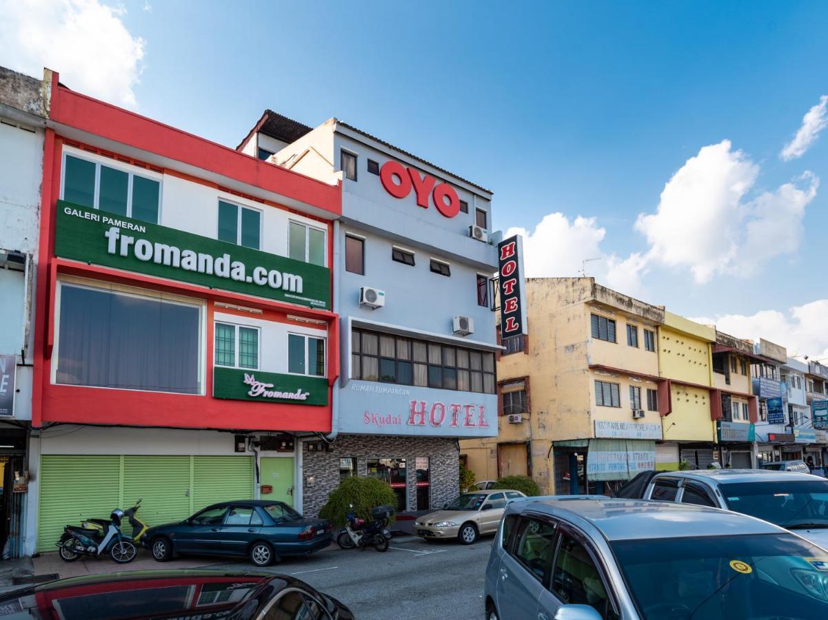Oyo 1010 Skudai Hotel Exterior foto