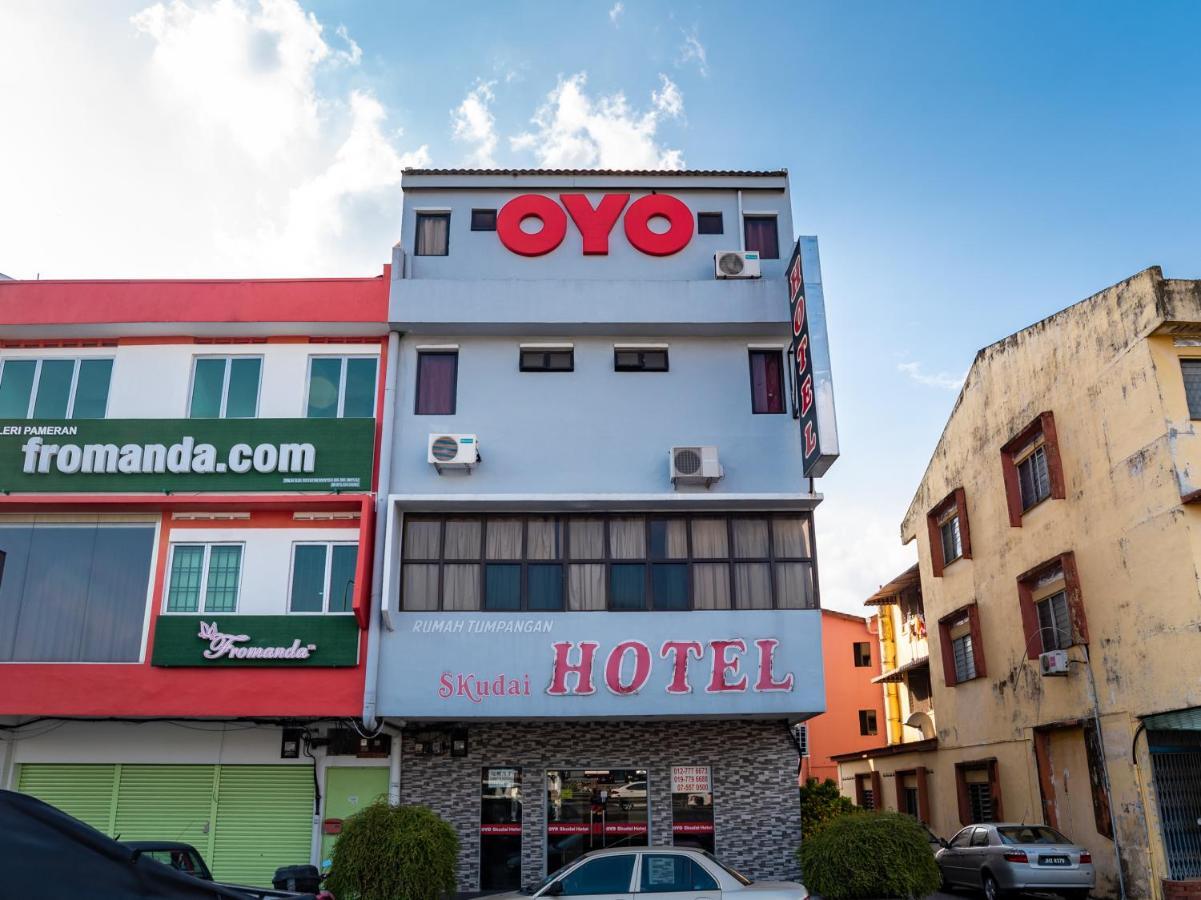Oyo 1010 Skudai Hotel Exterior foto